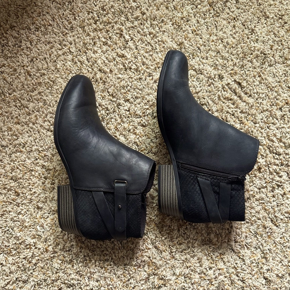 Collections Clark ankle boots. Women’s size 11